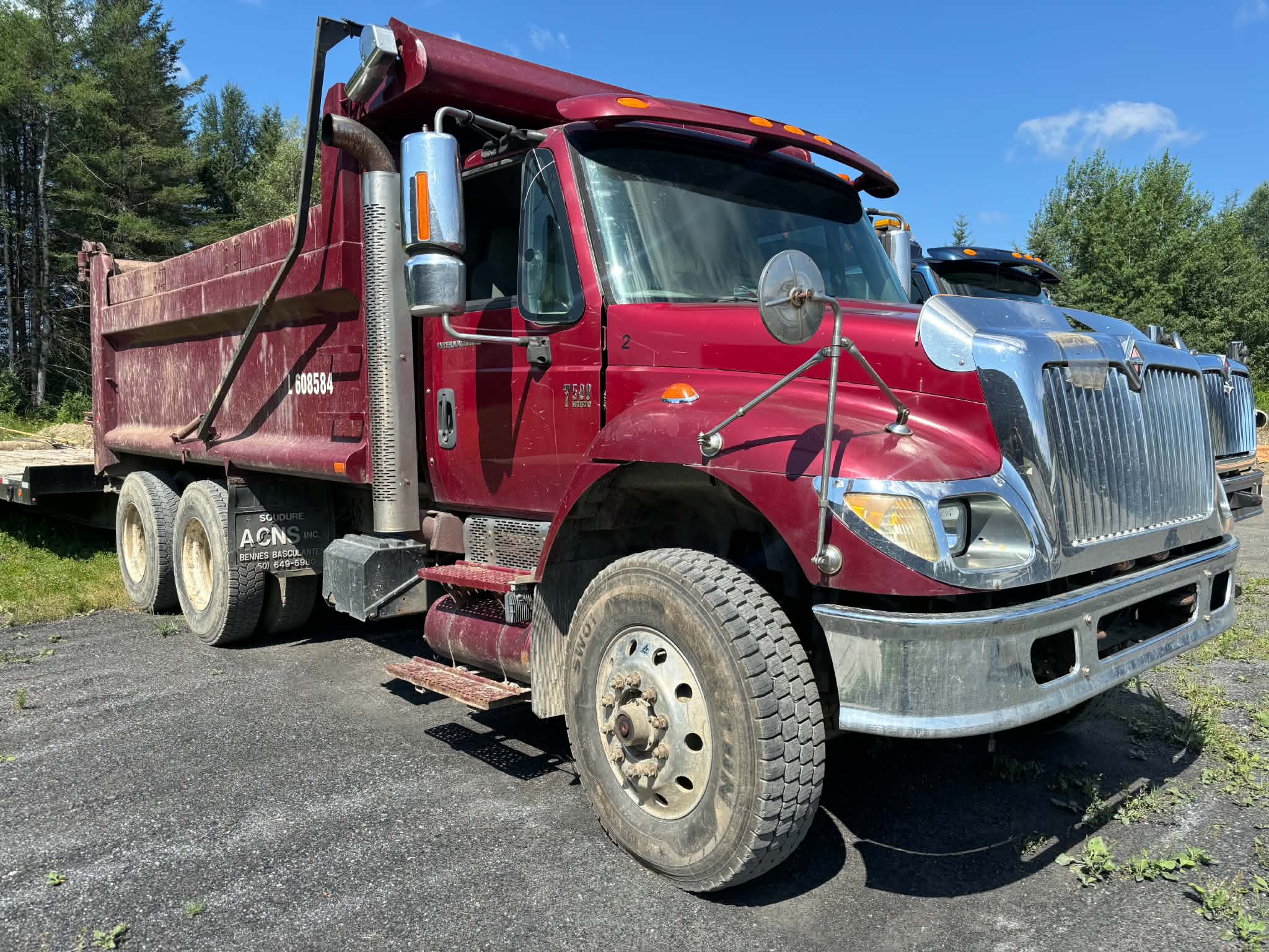 International 7500 HT570 10-Wheel Dump Truck - 548,000 km - 2005 - Stock #S2608J/11432 - Image 2