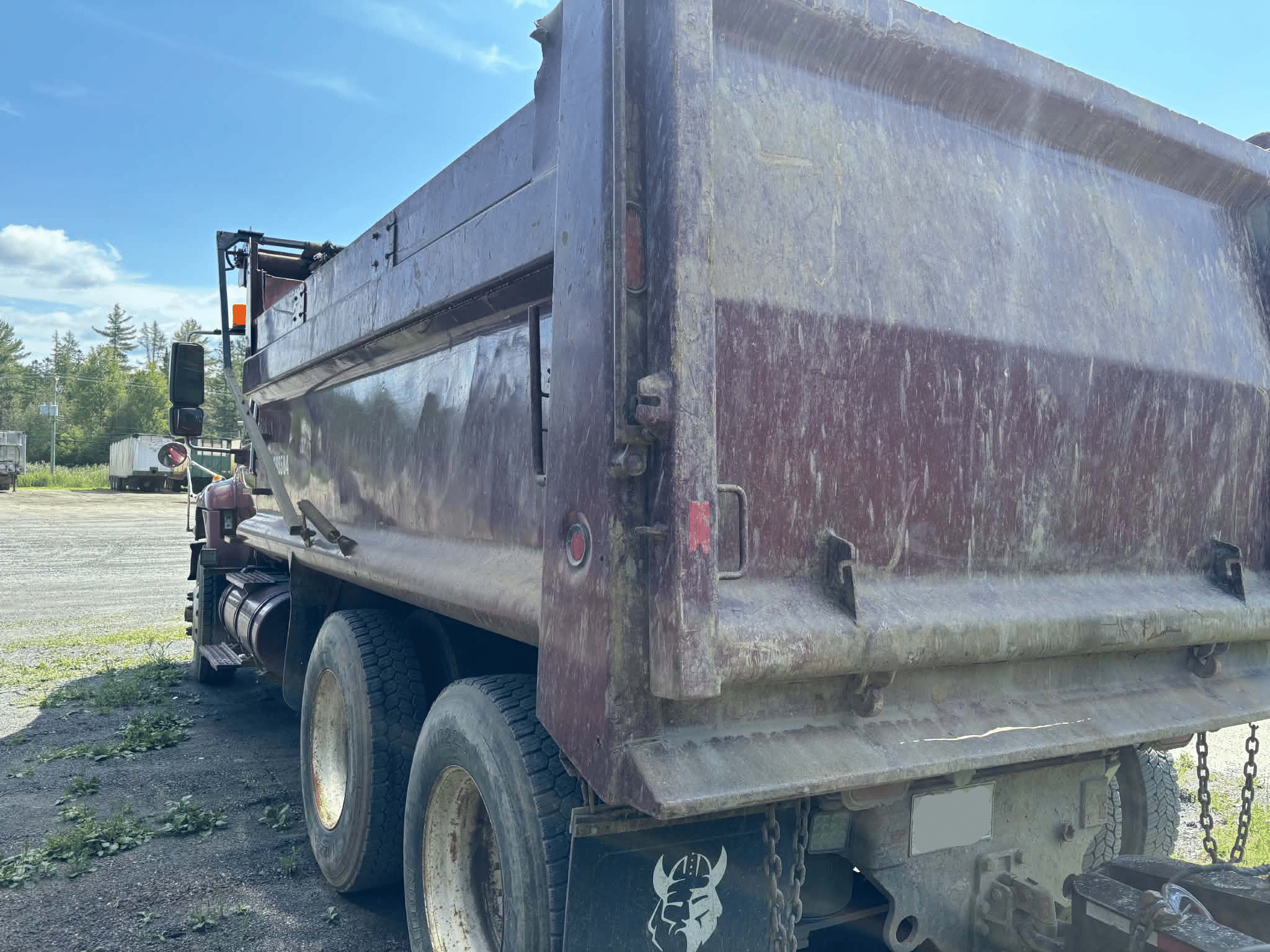 International 7500 HT570 10-Wheel Dump Truck - 548,000 km - 2005 - Stock #S2608J/11432 - Image 4
