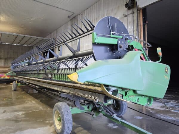 Table à tapis John Deere 640 fd 40pi, vis de canola - Année: 2016 - Stock#d5647z1
