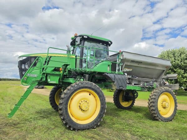 Épandeur Chaux-engrais John Deere R4038 avec boite New Leader NL200 G4 - Année:2016 - 2280hrs - Stock#d11687a