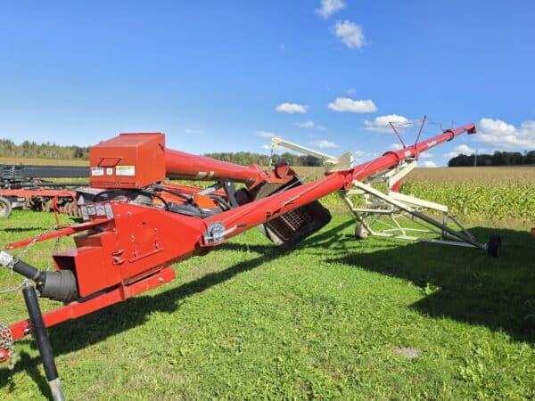 Vis à grain Farm King  1060  10 po 60pi ,cylindre hydraulique ,avec panier  très peu servi-Stock#d11696m