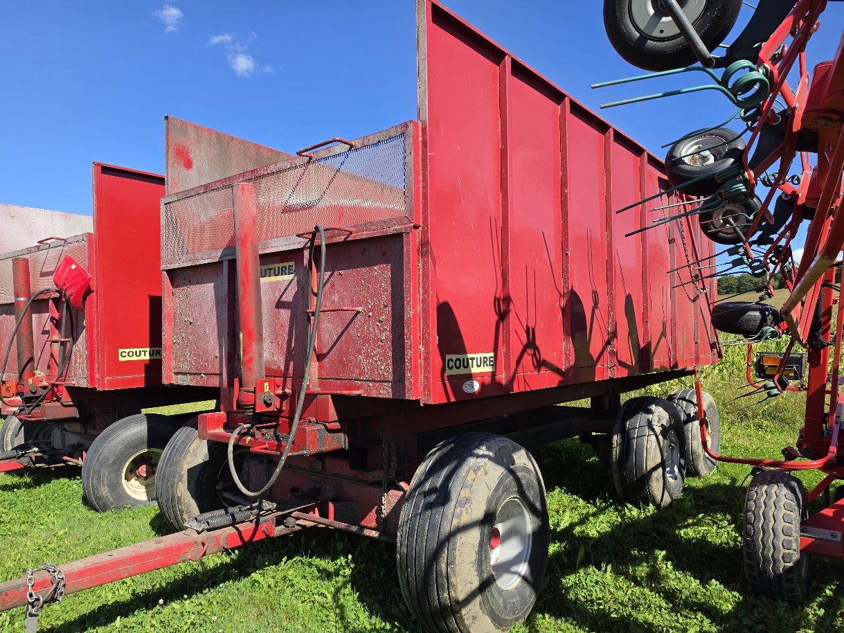 Boite  dompeur ensilage Couture 18 pi avec dessous 6 roue 16.5-116.1 -Année:2011-Stock#d11696a
