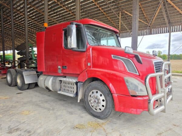 Volvo VNL 10-Wheel Sleeper Truck - Year: 2014 - 800,000 km - Stock#d7595b1