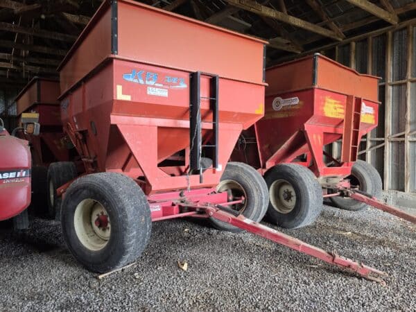 KB 425 Bushel Gravity Box with 15 Ton Undercarriage - Stock#d11740e