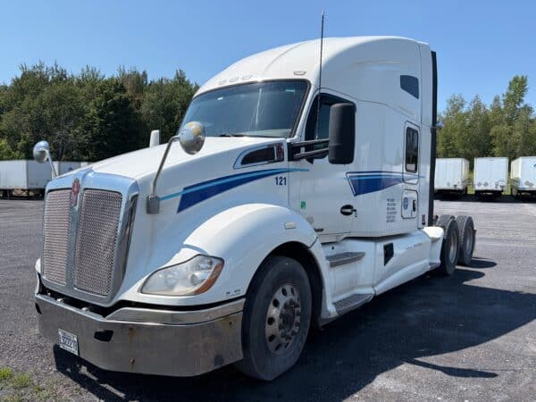 Camion 10-wheel sleeper Kenworth T680-1,200,000km-Année:2015-Stock#E1459A/11628