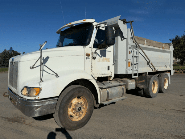 Camion 10 roues dompeur International 9200i 2005