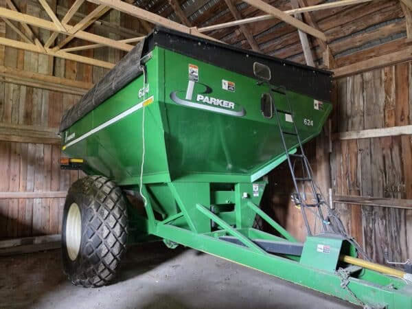 Parker 624 Grain Cart, scale, tarp, 14 in. auger - Year: 2013 - Stock #d11767b