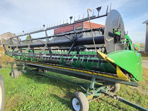 John Deere 622F 22 ft Grain Header - Year: 2004 - Stock#d11704h