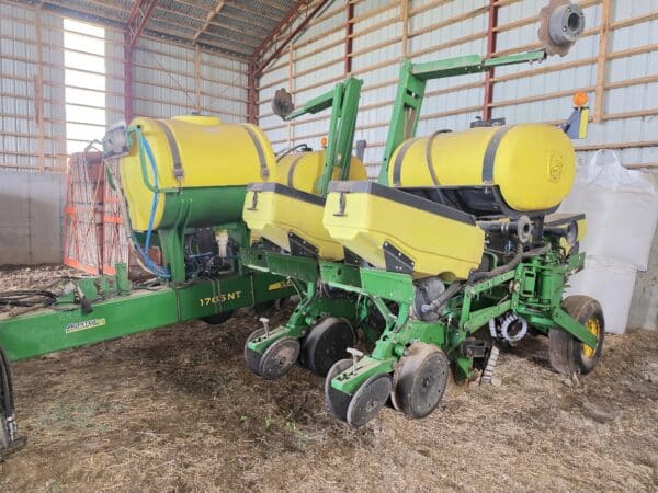 John Deere 1765 NT 8-Row Foldable Planter - Year: 2016 - Stock#d11750b
