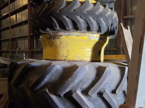 Dual Wheel T-Rail 13.6 R28 - Stock#d11909d