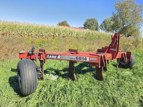 Case IH 6814 Ripper — 5 shanks at 30" — Stock#d10161i