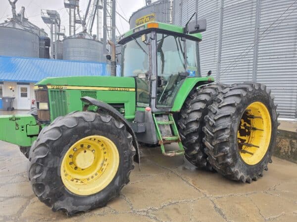 John Deere 7410 Power Quad Tractor, 40 km/h - Year: 2001 - 12,477 hrs - Stock# D11846T