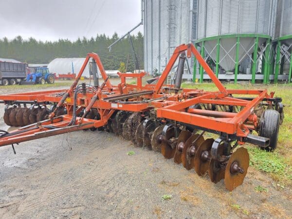 Herse de 22 pi avec disque coché  et peigne thoo-Stock#d11846y