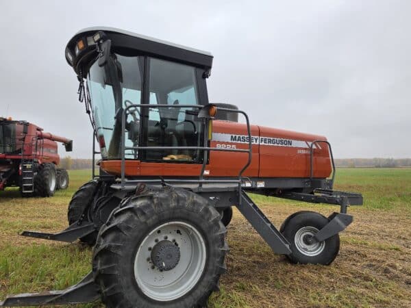 Massey Ferguson 9225 Windrower with 25 ft Header -Year:2008-1831hrs -Stock#d11846i1