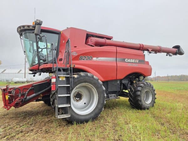 Case IH 8230 combine, AWD, Big Top—Year: 2014—2590/3390 hrs—Stock #d11846k1