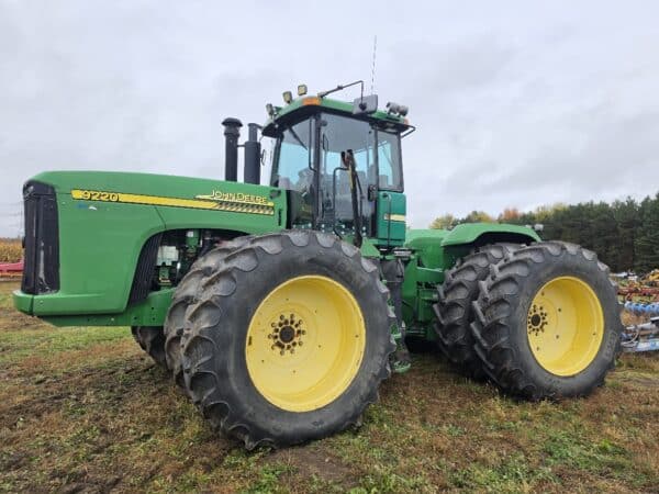 John Deere 9220 Articulated Tractor, hitch, PTO – Year: 2002 – 10,300 hrs (New transmission) – Stock#d11846t1