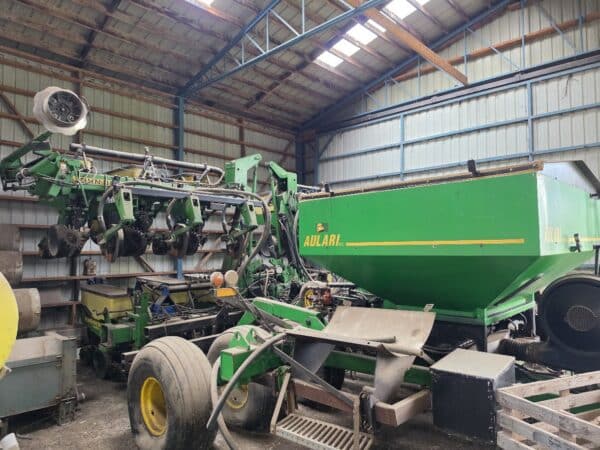 John Deere 12-row stack-fold no-till planter with Aulari box (scale) - Stock #d11846z1