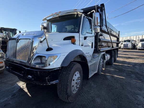 Camion dompeur 12 roues International 70S Année:2006 -571297 km -Stock#P1596/11875a