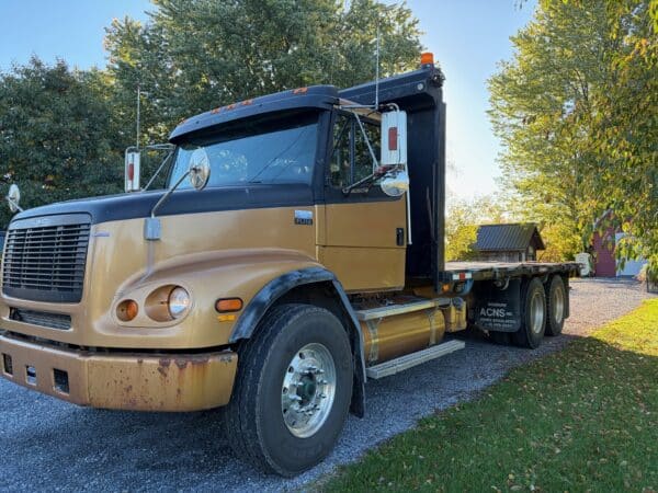 10-Wheel Flatbed Truck Freightliner FL112 C-12 Engine 13-Speed-875,000km-Year:2002-Stock#E1483A/11800