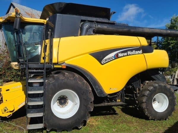 New Holland CR 960 combine AWD, big top - 1715/2510 hrs - Stock# d11740j