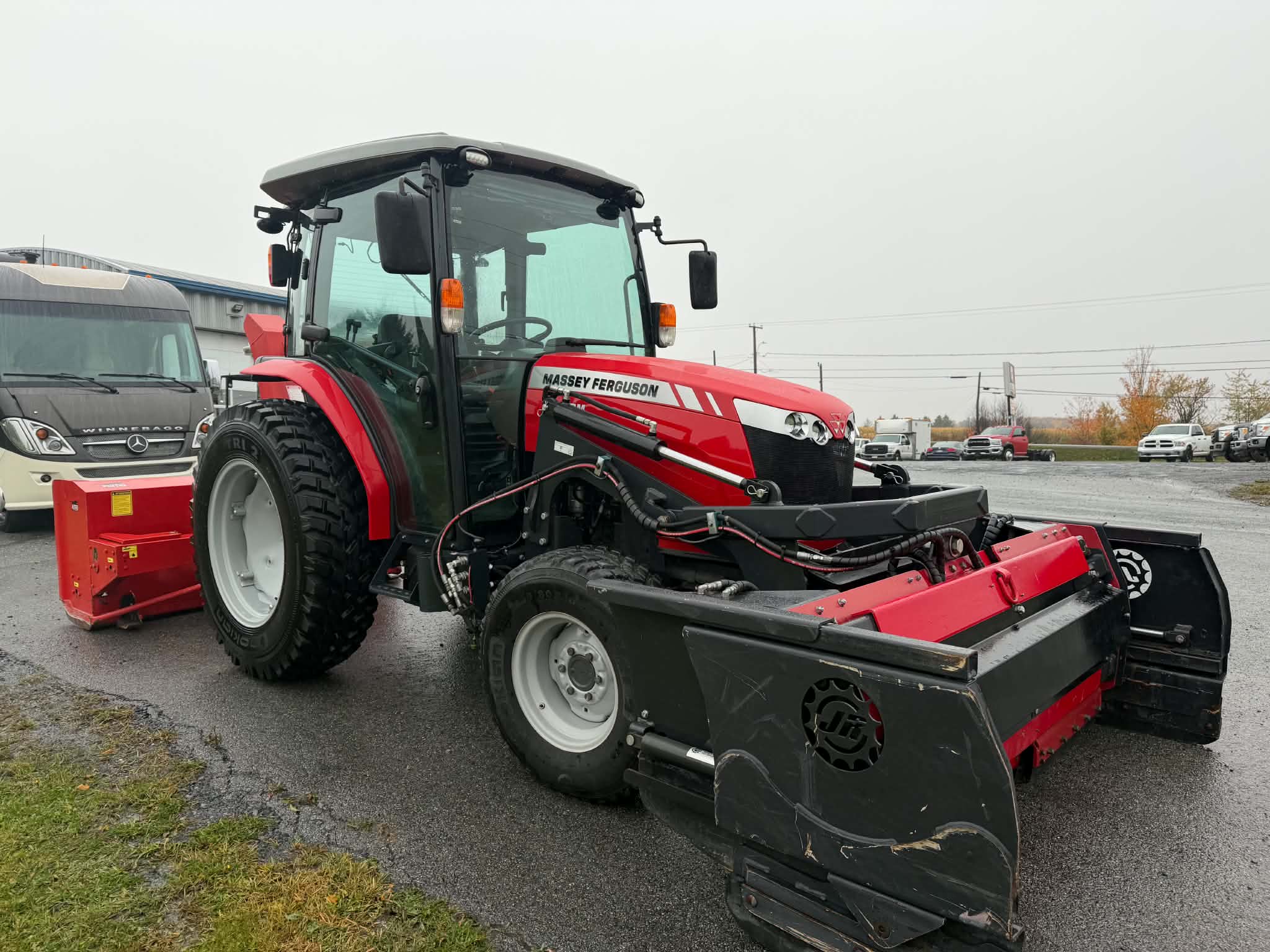 Tracteur compact Massey Ferguson 1760M avec équipement à neige (Gratte et souffleur)-846HRS-Année 2019-Stock #S2651B/5808 – Image 2