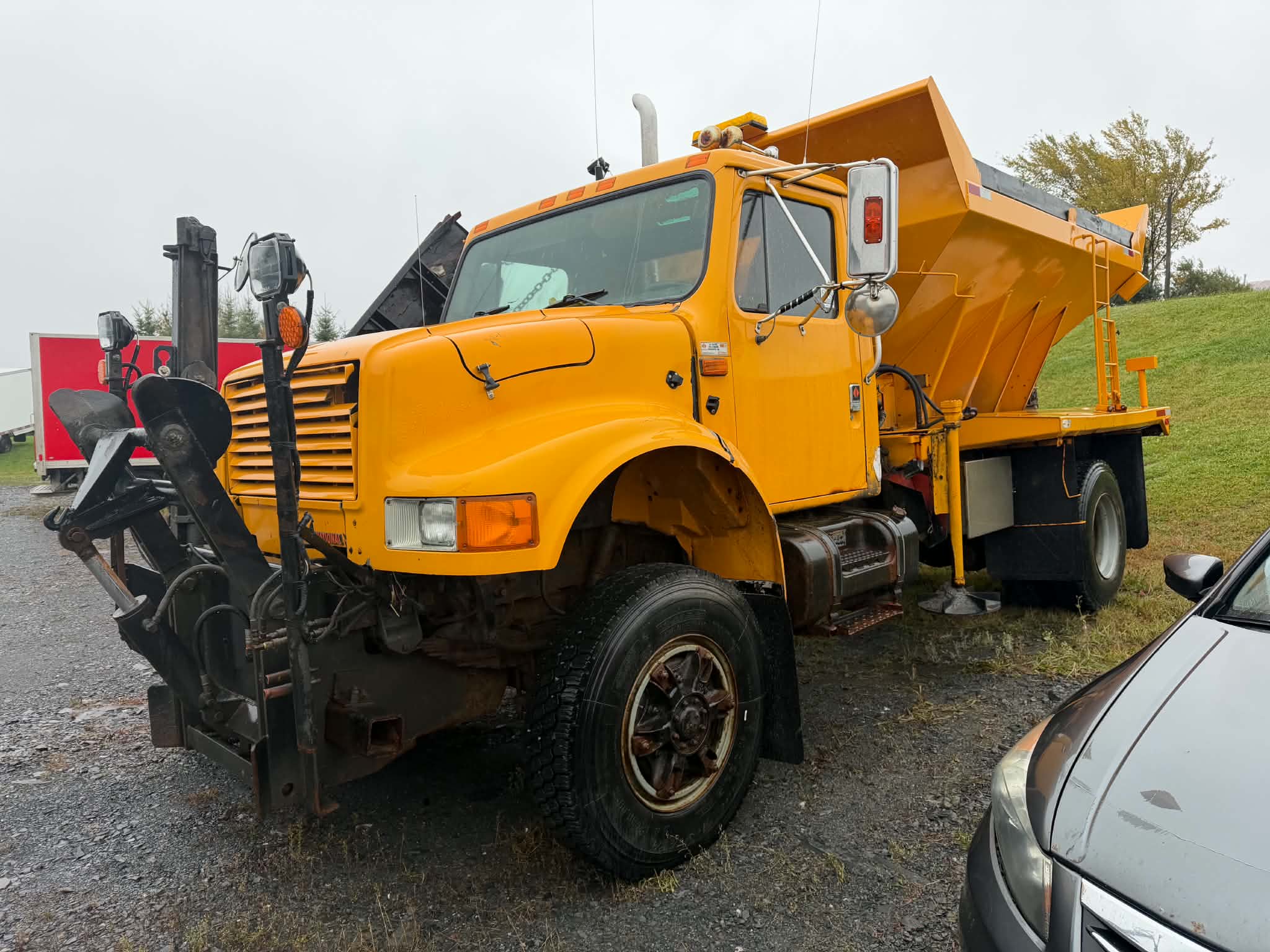 Camion 6 roues charrue 4x4 International 4000 1990 avec équipement complet
