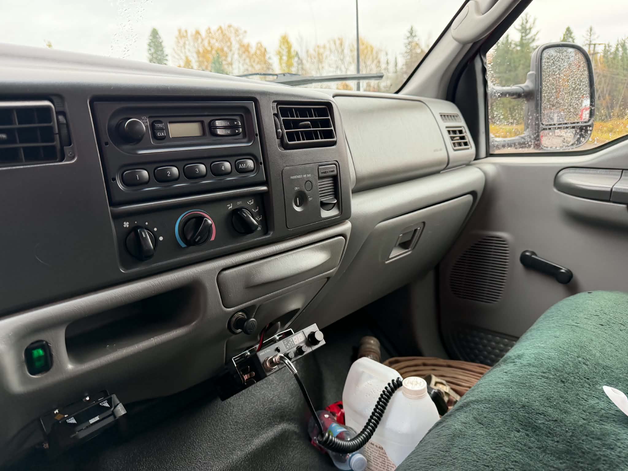 Ford E450 Super Duty 6-Wheel Dump Truck - 2WD - Gas Engine - 131,600 km - 2003 - Stock #S2648B/11303 - Image 8