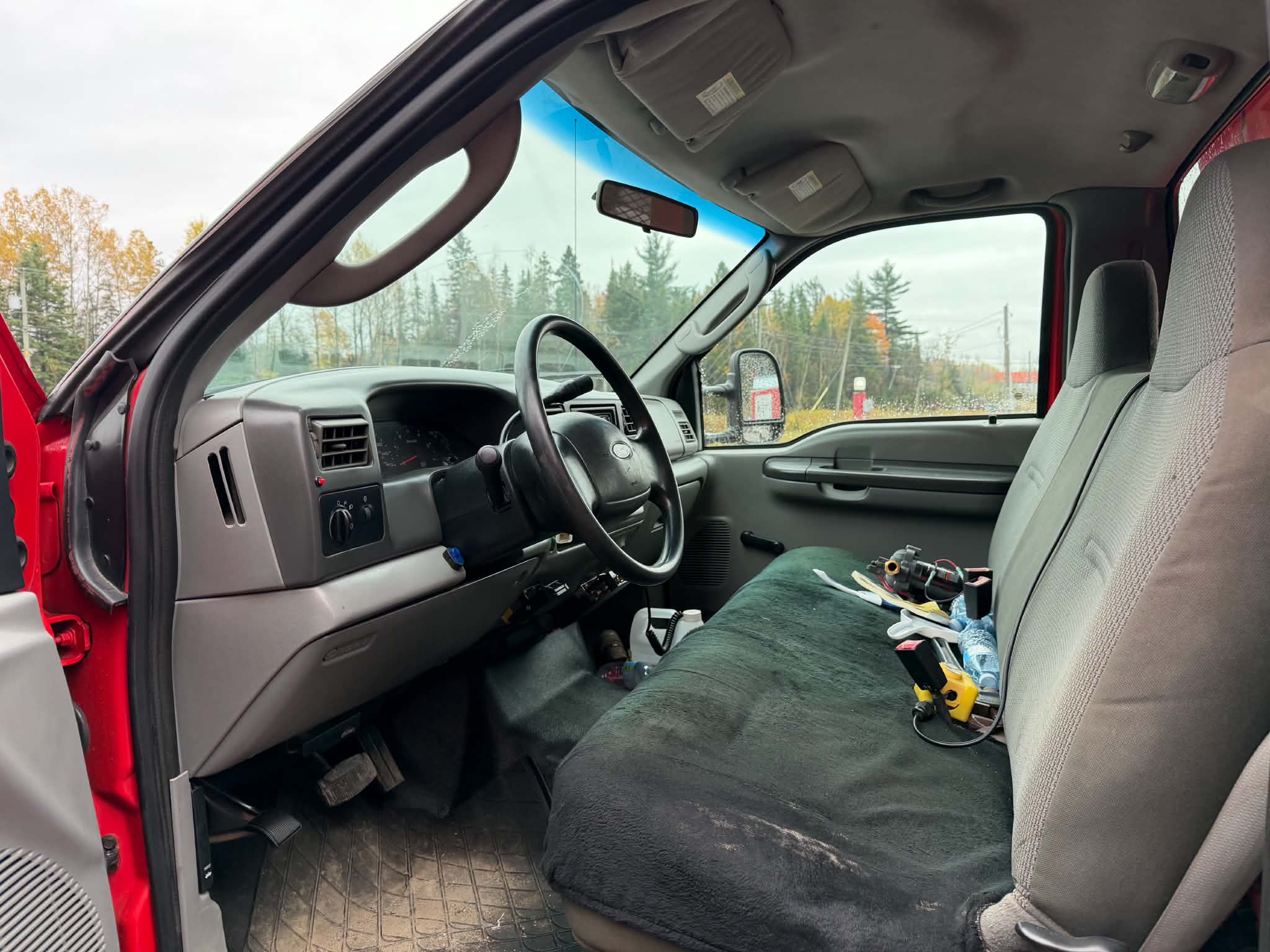 Ford E450 Super Duty 6-Wheel Dump Truck - 2WD - Gas Engine - 131,600 km - 2003 - Stock #S2648B/11303 - Image 6