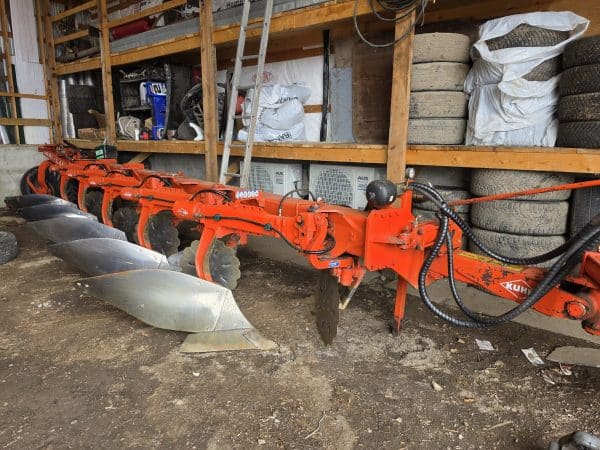 Charrue Kuhn Varilander 4+1 avec coutre-Année: 2011 - Stock#d10830b