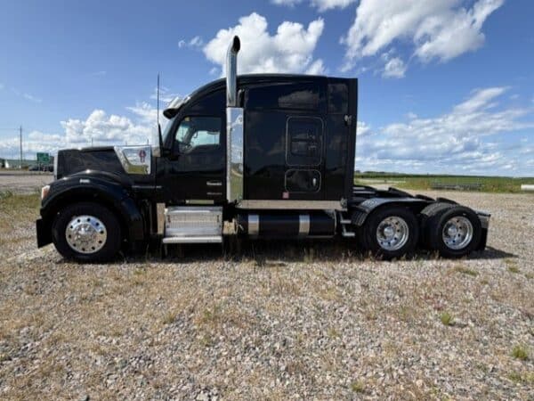 Camion Couchette Kenworth W990 moteur Cummins transmission manuelle 18 vitesses - Année: 2022 - 851253 km - Stock:#R1007b/11556